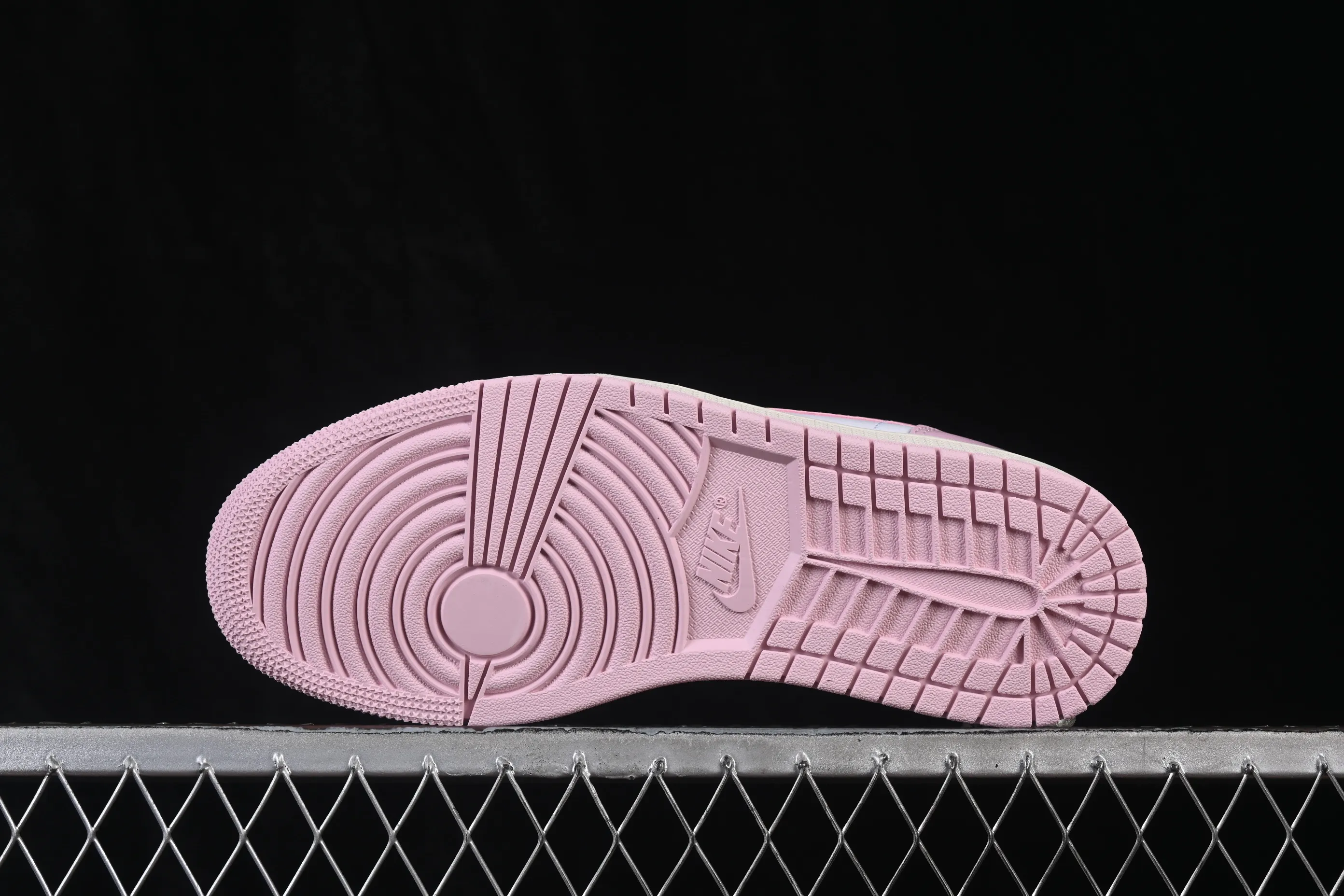 All categories Air Jordan Jordan series basketball shoes Air Jordan 1 Low Air Jordan 1 Low AJ1 Joe 1 white and pink low-top retro culture basketball shoes DC0774-607